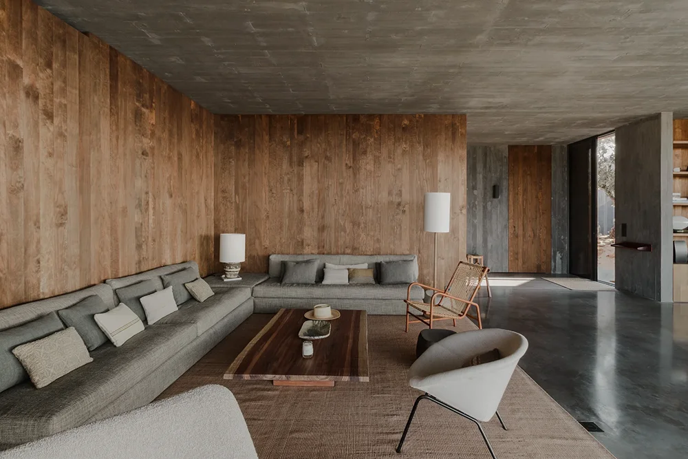Fotografia Profissional de Interiores – Sala de Estar em Madeira
